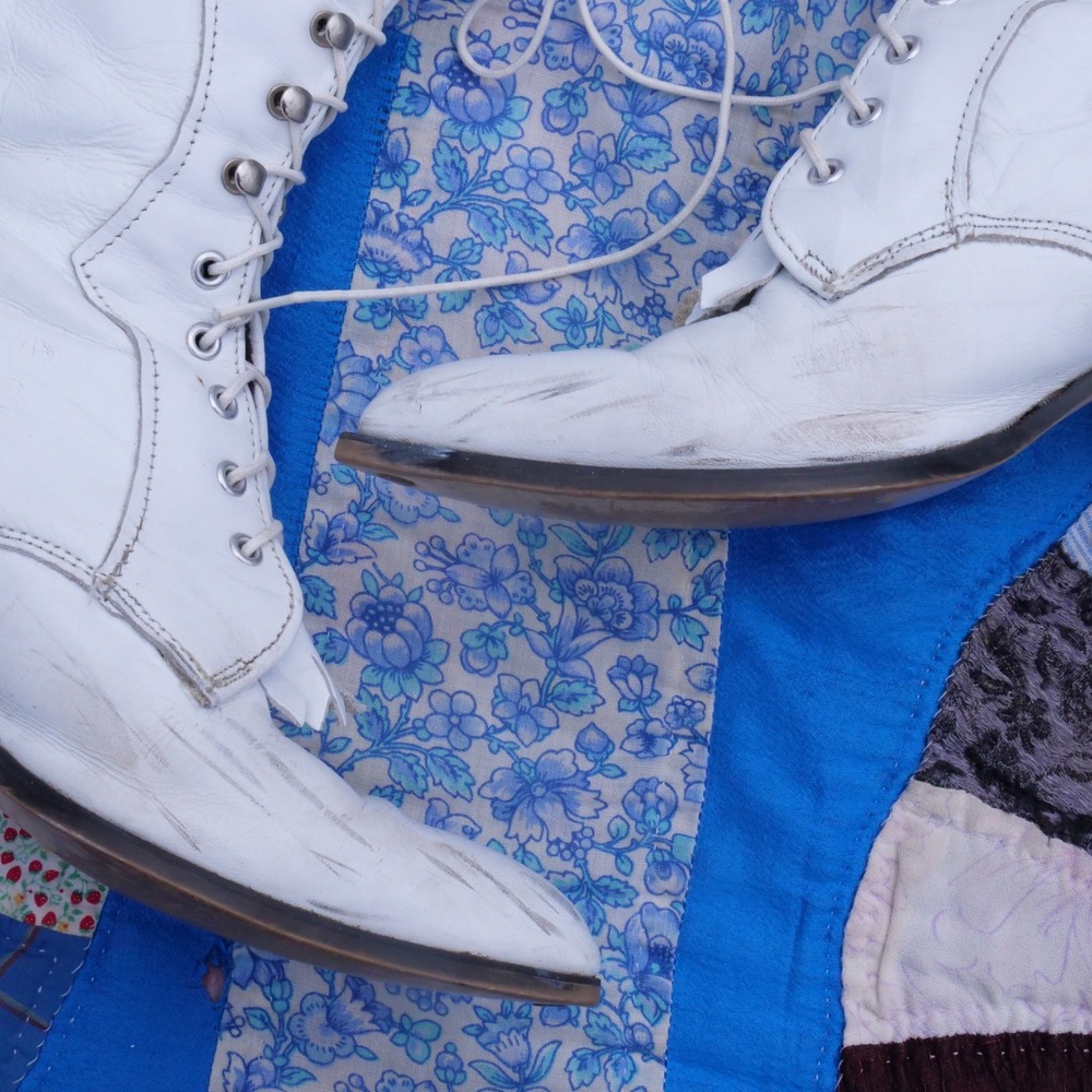 Vintage 1980s Laredo white leather cottagecore western boots- 7 - Picture 3 of 10